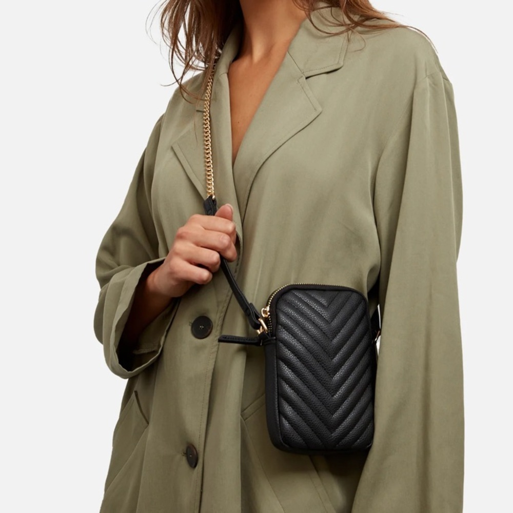 Bizou black crossbody purse with chain strap